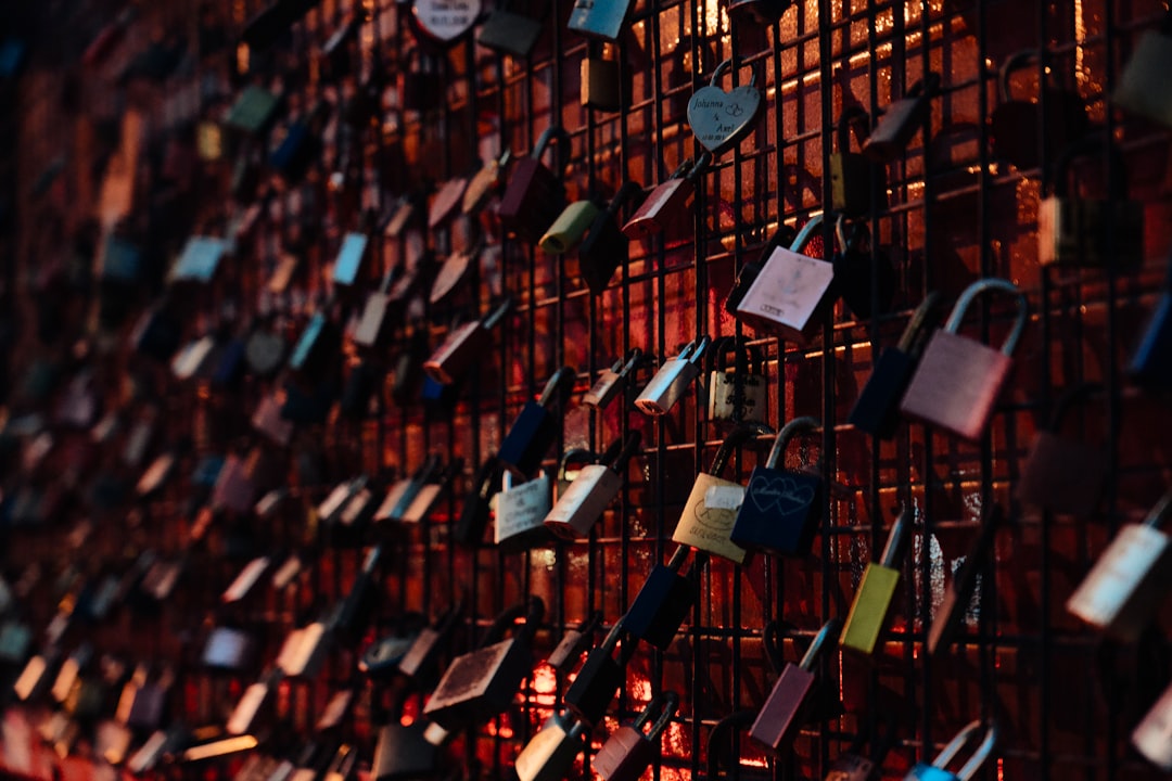 Serwery DNS Cloudflare – czy zapewniają pełną anonimowość